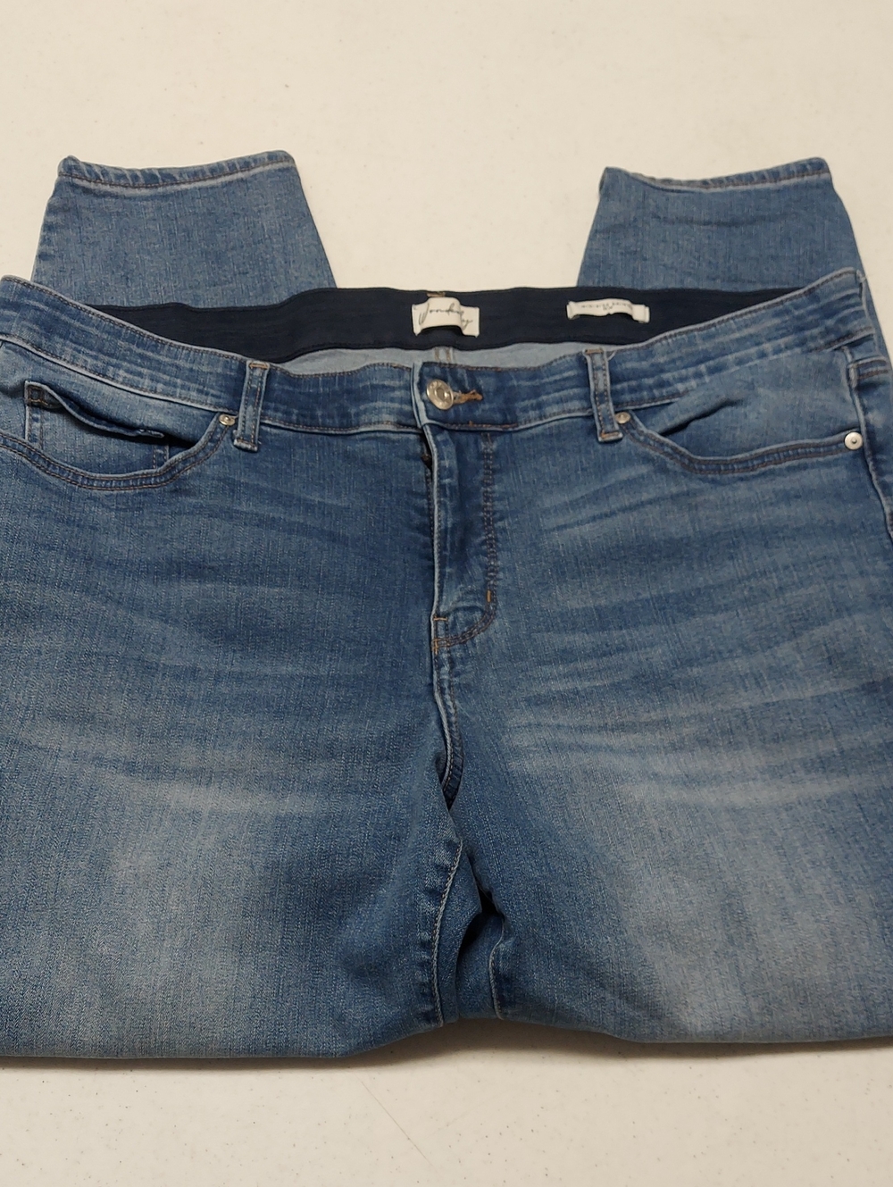 Wonderly Mid Rise 16W Skinny Jeans in Light Blue Wash